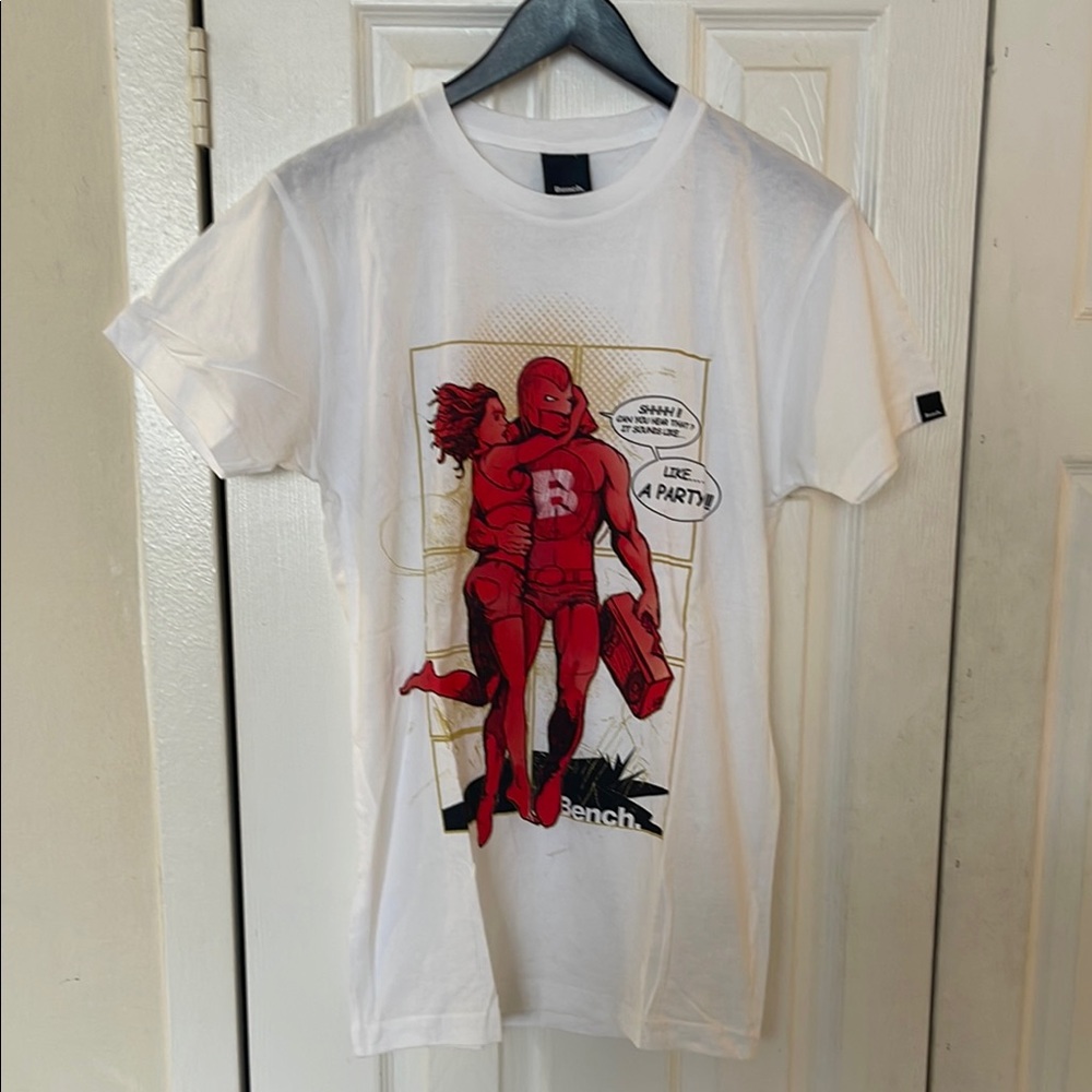 Bench Graphic Short Sleeve T-Shirt Size Small In Red/White